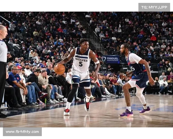 爱德华兹场边为队友加油,森林狼大胜篮网